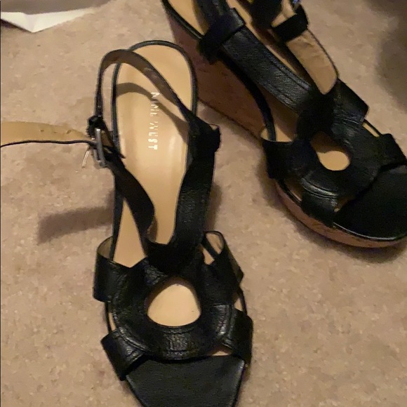 NINE WEST  black leather wedge - Picture 3 of 3